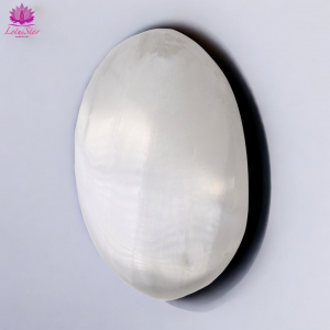 Selenite Palm Stone - 6.5 cm Plain